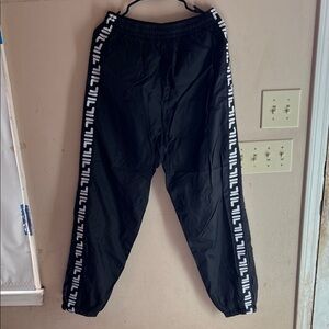 FILA TRACK PANTS BLACK WITH LOGO ON SIDES SIZE LARGE
